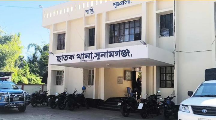 গ্যারেজের অটোরিকশা রাখা নিয়ে সংঘর্ষ, আহত পু‌লিশসহ শতাধিক